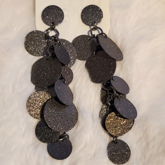 (Free with any purchase) Aldo Dangling Earrings - Picture 3 of 5